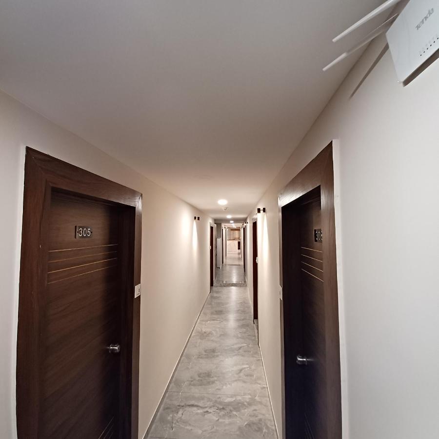 Leela Palace 3*