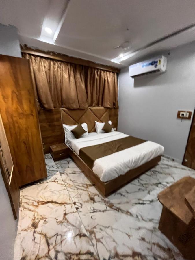 Krishna Hotel 3*