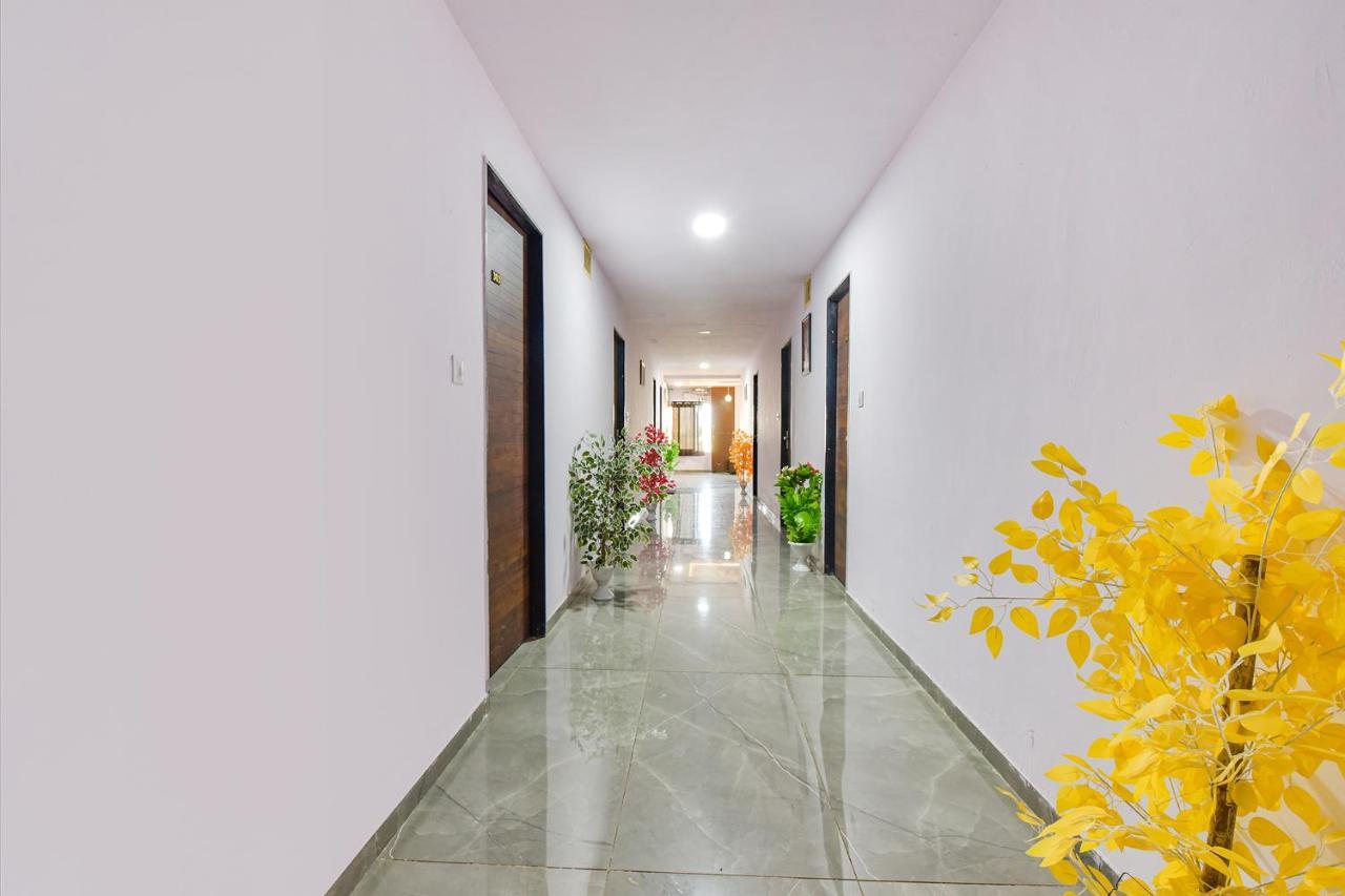 Fabhotel Vishwa Palace Hotel