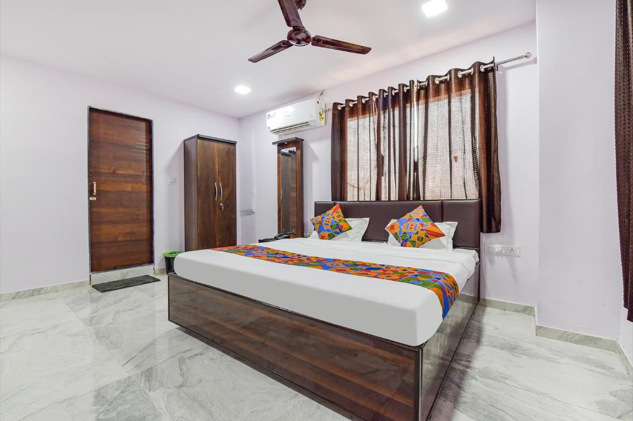 Hotel Fabhotel Vishwa Palace