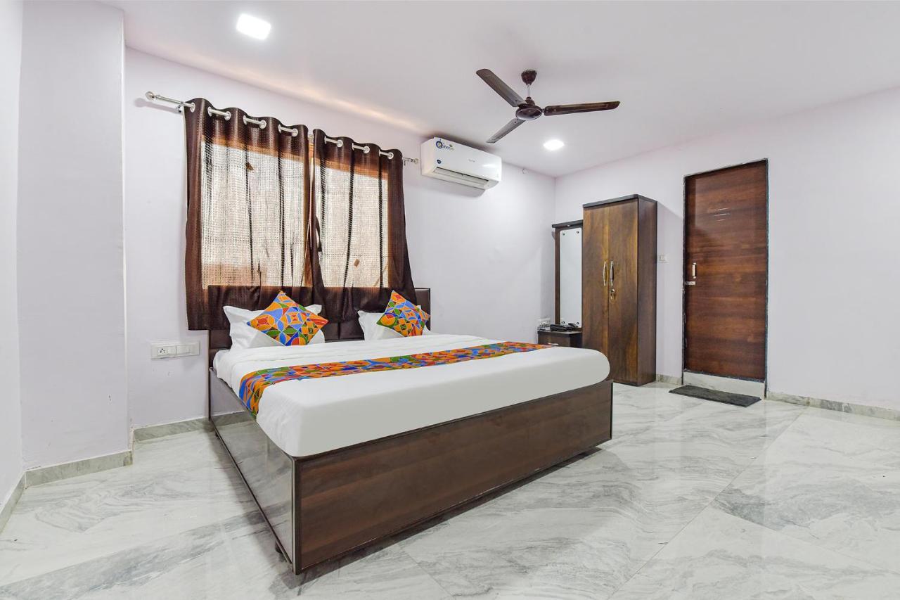 Hotel Fabhotel Vishwa Palace