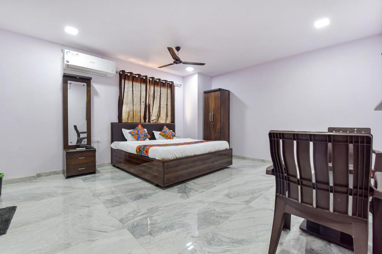 Hotel Fabhotel Vishwa Palace