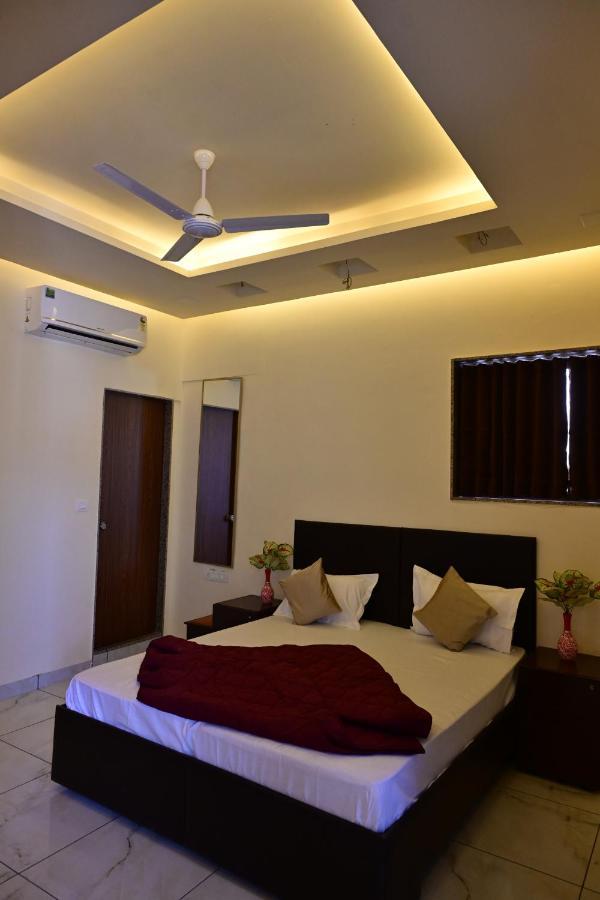 Hotel New Happy *
