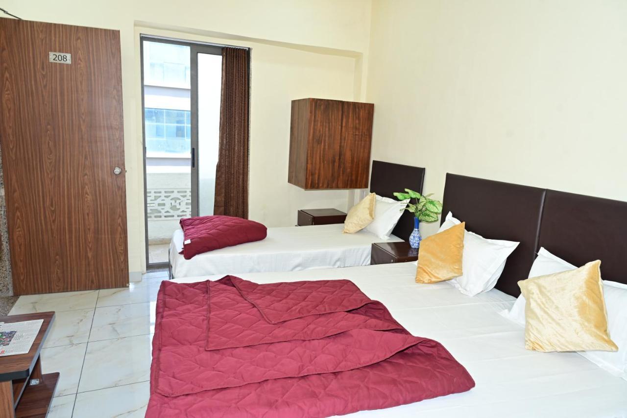 New Happy Hotel *