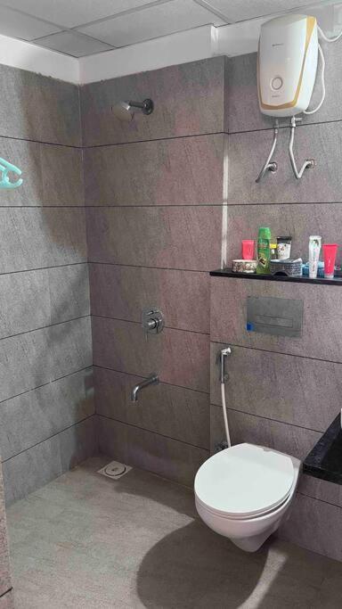 1304 Premium And Fully Furnished Apartment