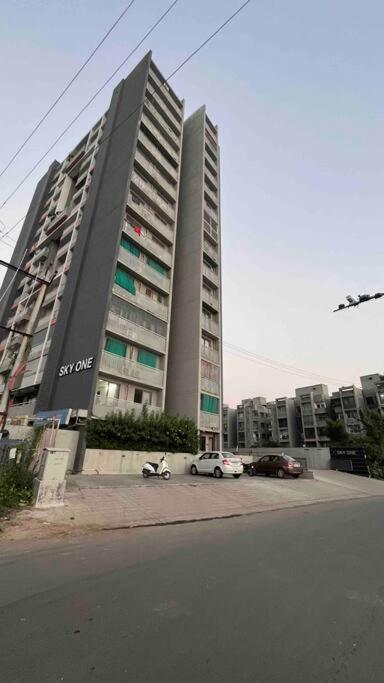 1304 Premium And Fully Furnished Ahmedabad