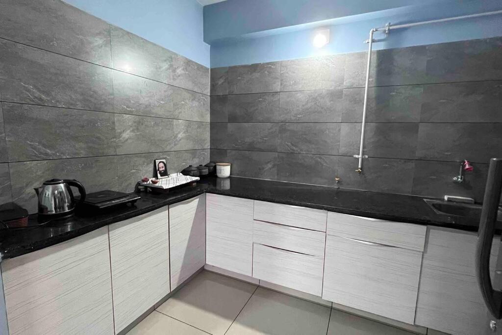 1304 Premium And Fully Furnished Apartment