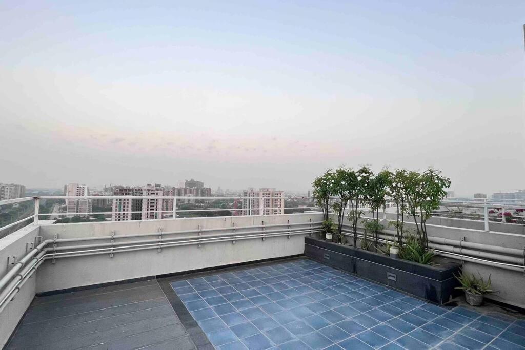 1304 Premium And Fully Furnished Ahmedabad