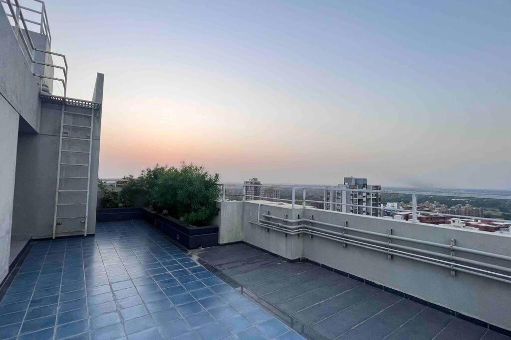 Apartment 1304 Premium And Fully Furnished Ahmedabad