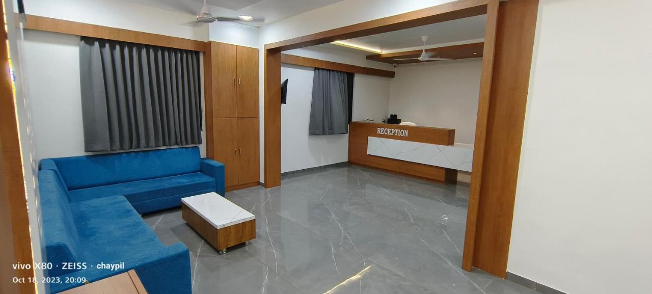 Hotel Grand Balaji 3*