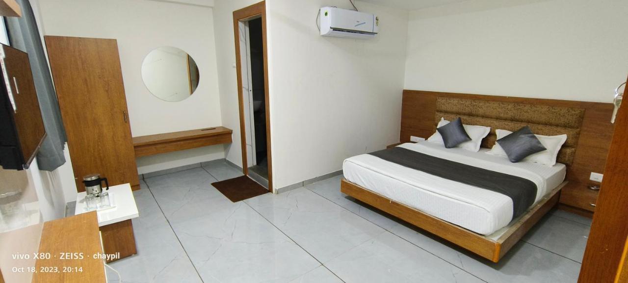 Hotel Grand Balaji 3*