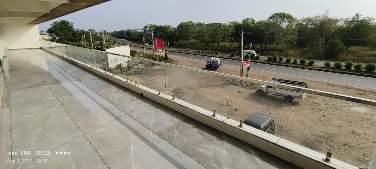 Grand Balaji 3*