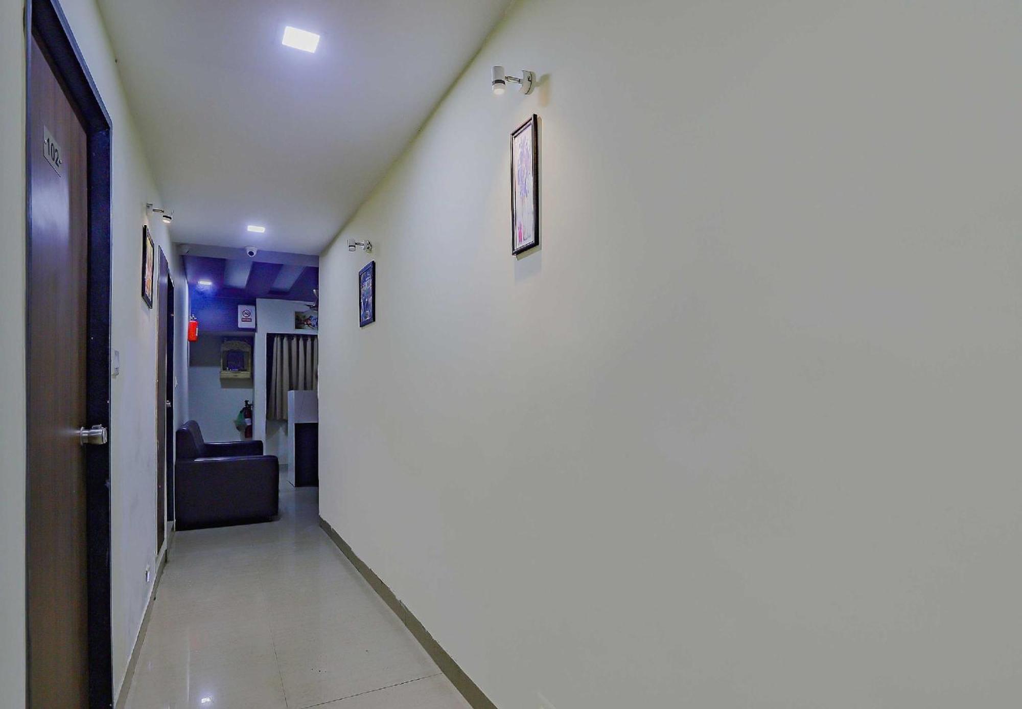 Hotel O Greenwood Hotel 4*