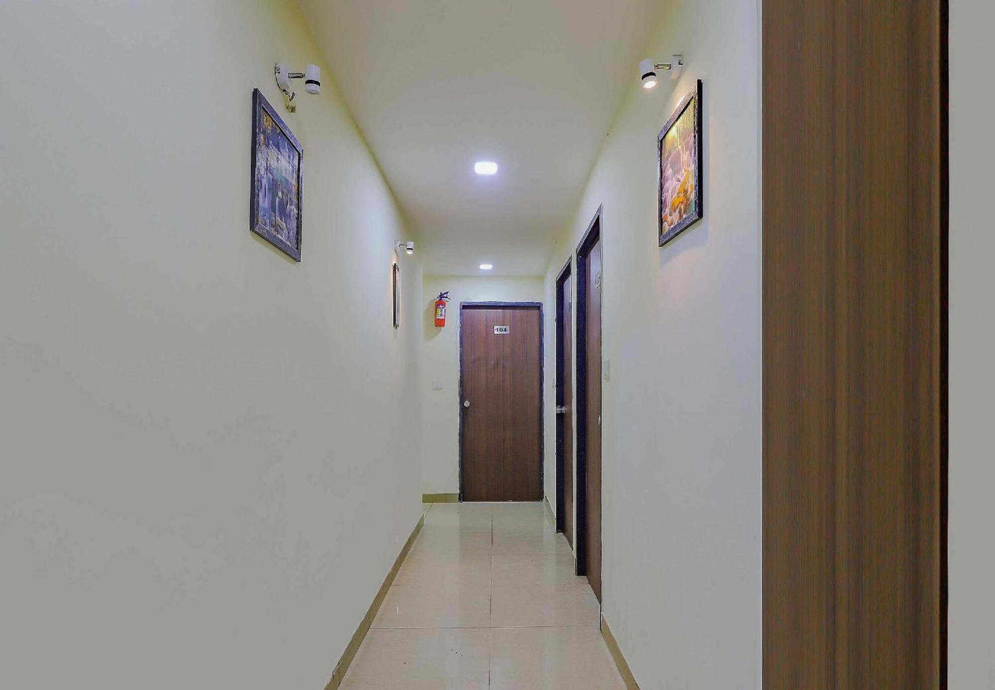 Hotel O Greenwood Hotel 4*