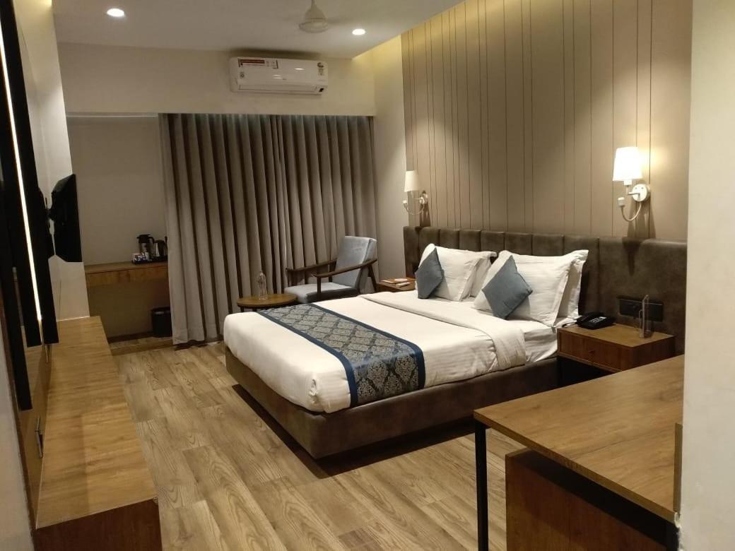 Pinnacle Grand Hotel Ahmedabad