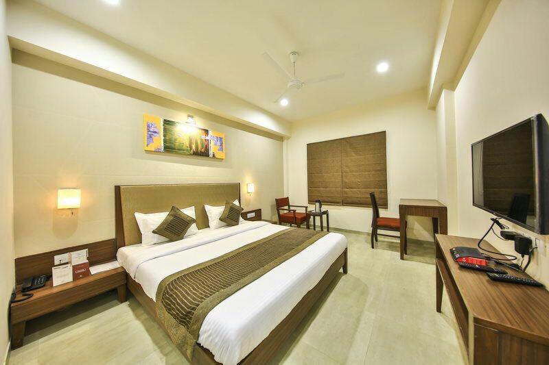 Fabhotel Flora Vastral