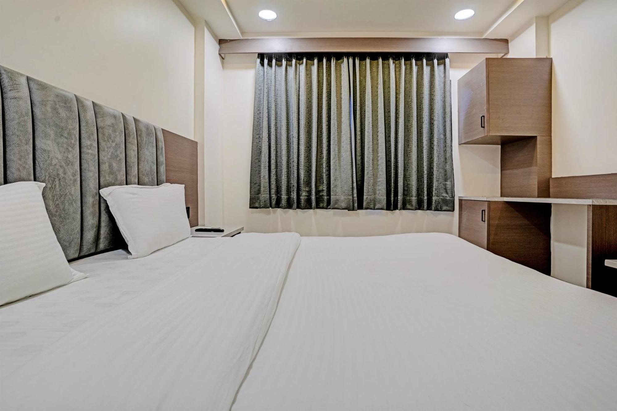 Oyo Haari Jayati Hotel