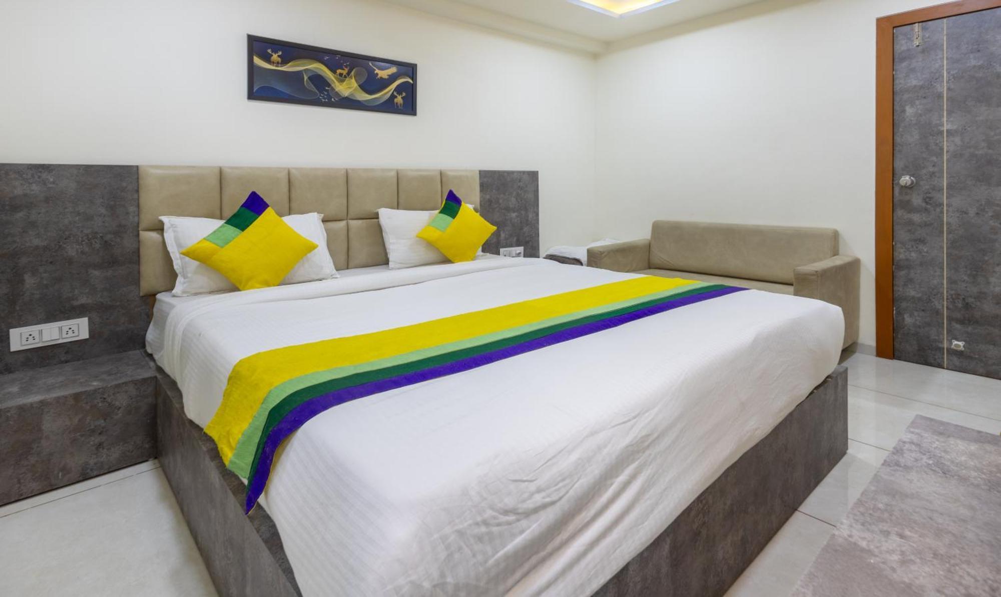 Itsy Signature, Nehru Nagar