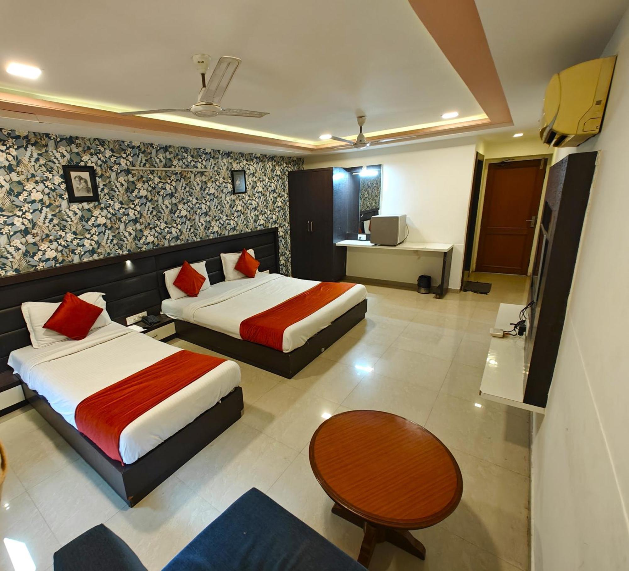 Sadbhav Hotel 3*