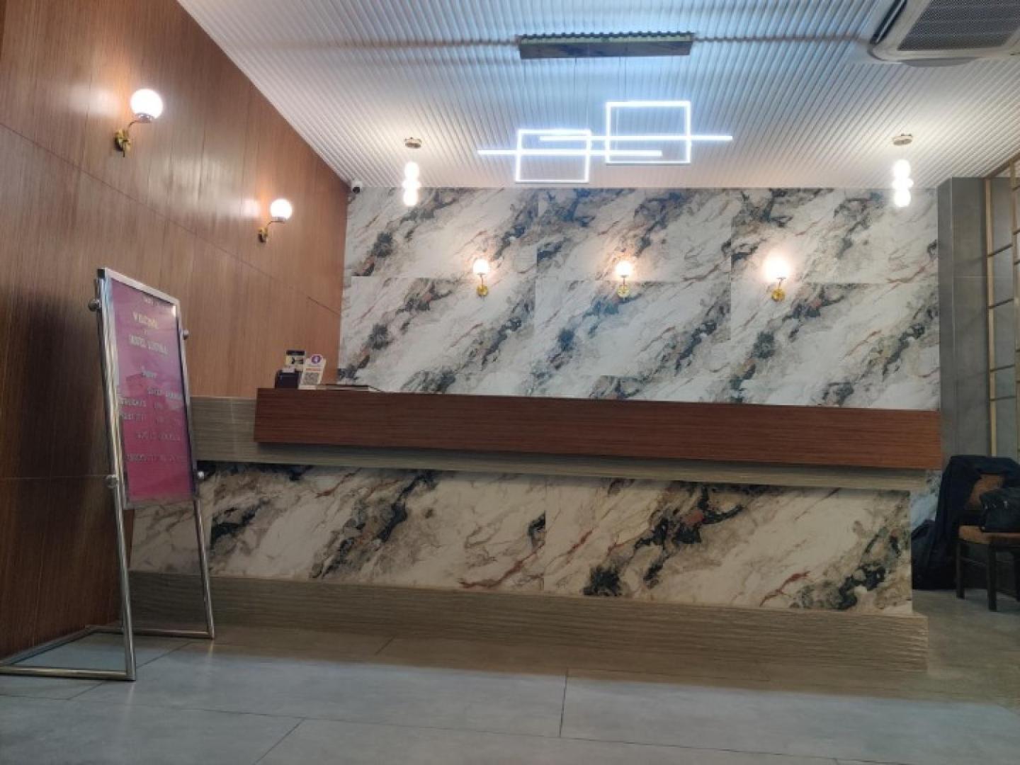 Luxura, Hotel