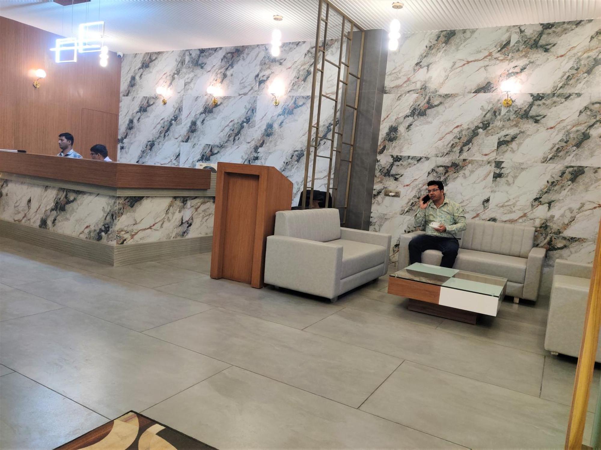 Luxura, Hotel 3*