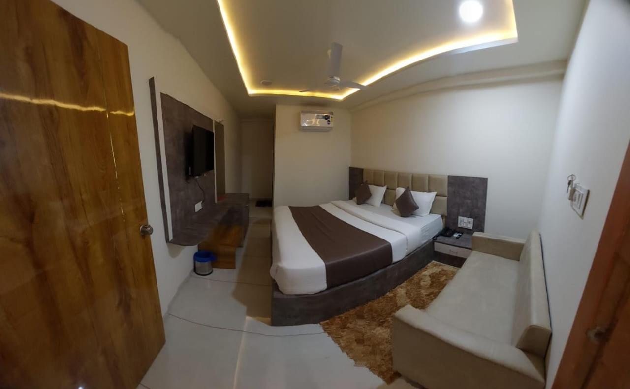 Signature Hotel