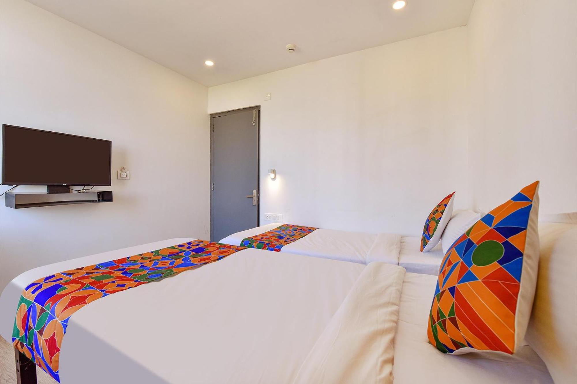 Fabhotel Ny Townhouse Hotel