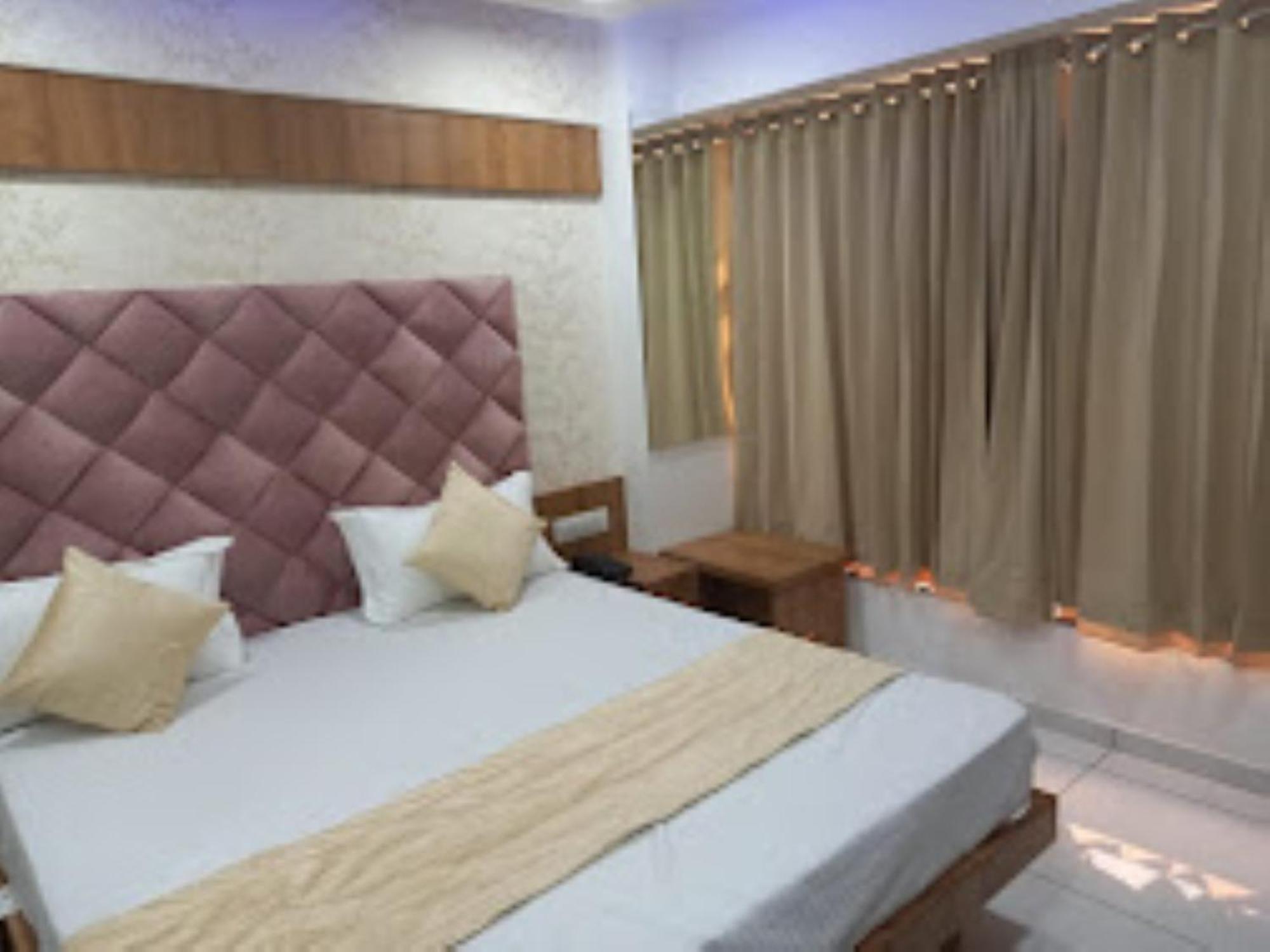 Hotel Royal Platinum, Ahmedabad