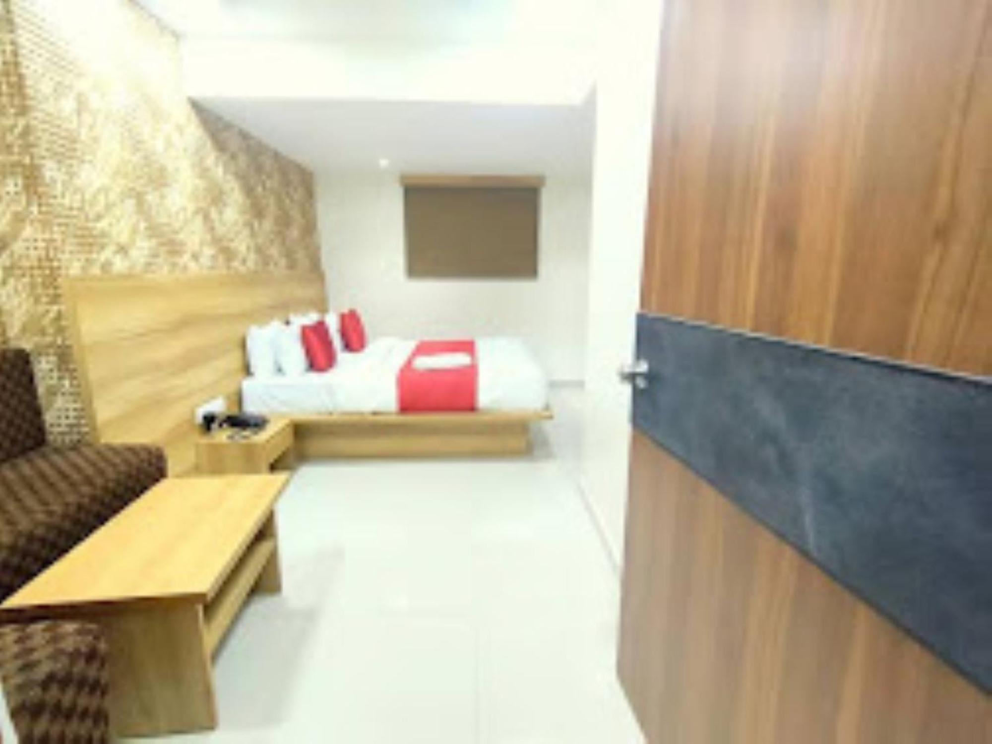 Arsh Hotel