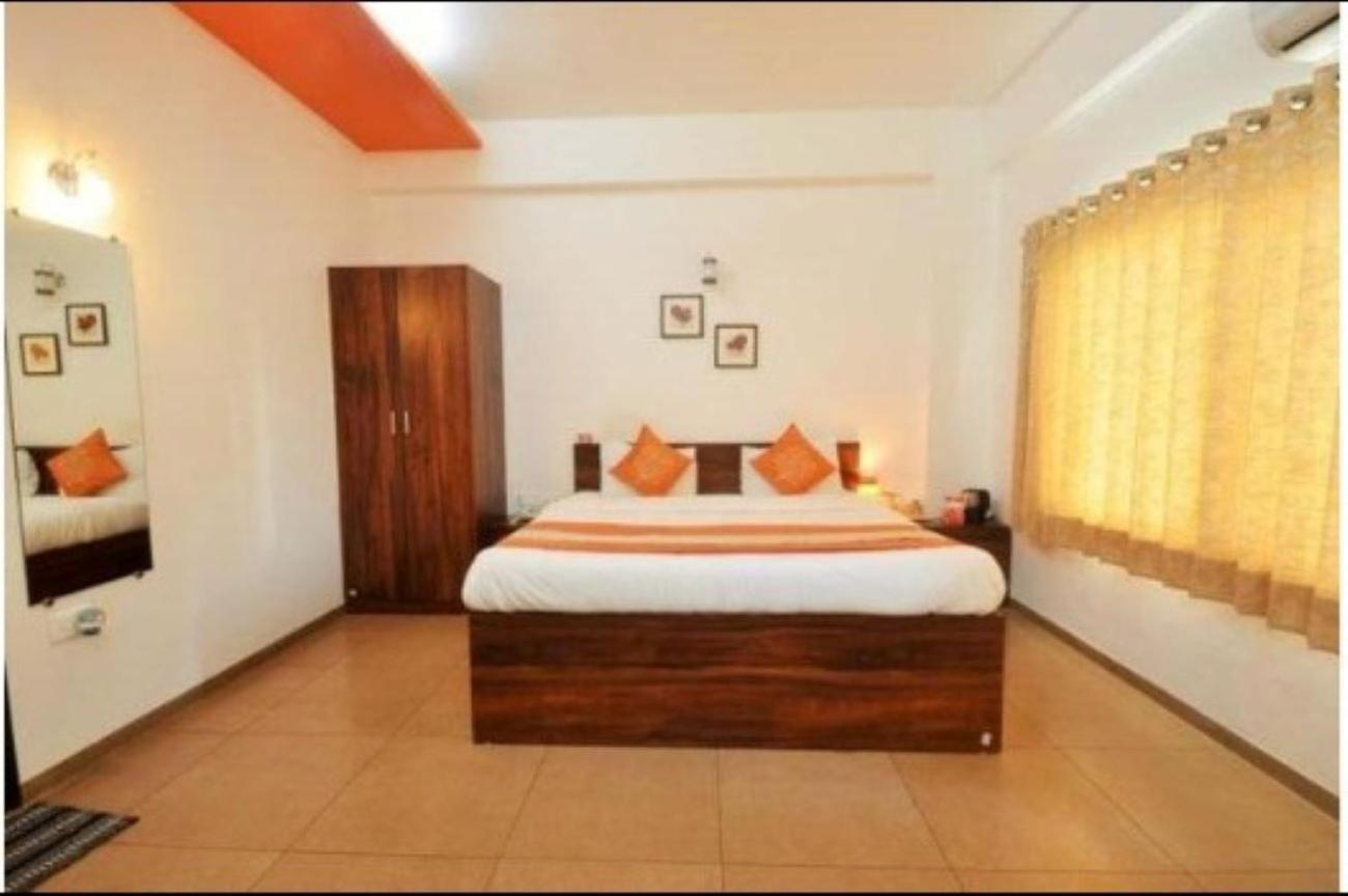 Corporate Soluation C G Road Guest house *