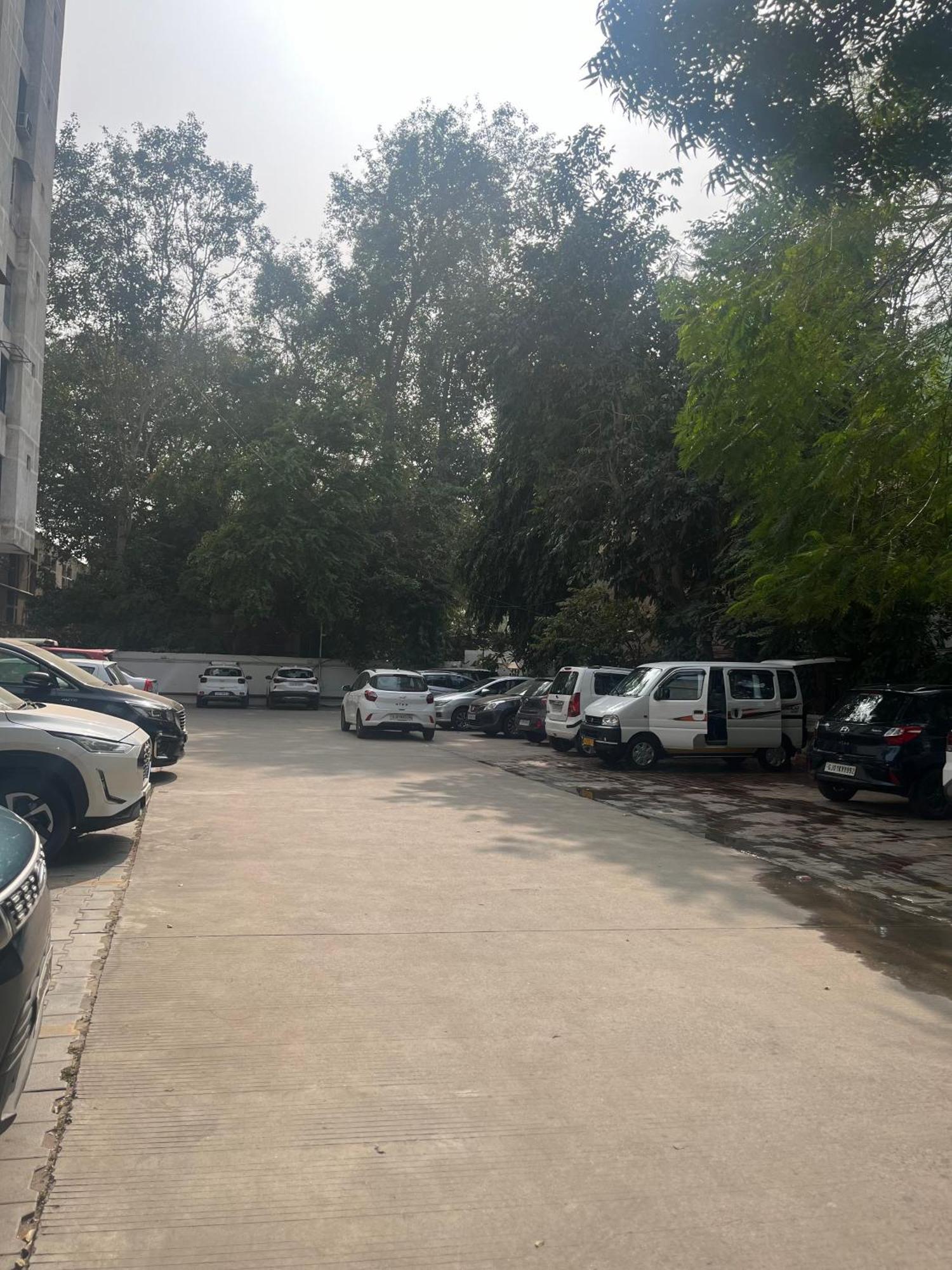 3bhk Duplex Service Near Riverfront Apartment