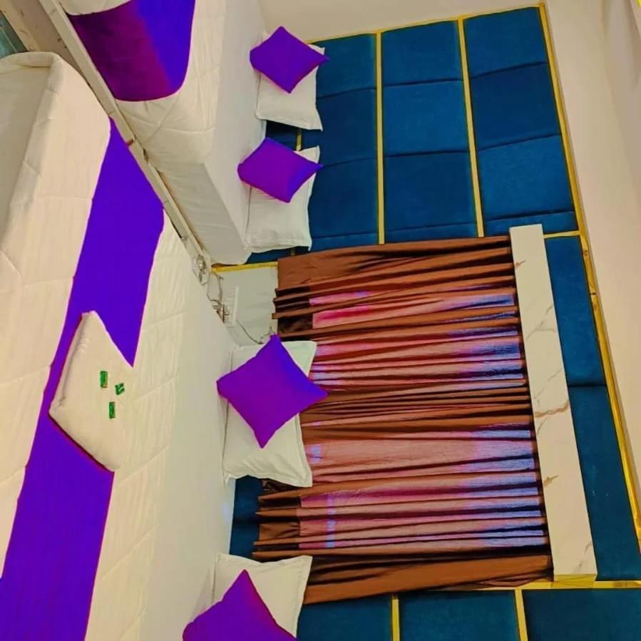 Karnavati Hotel *