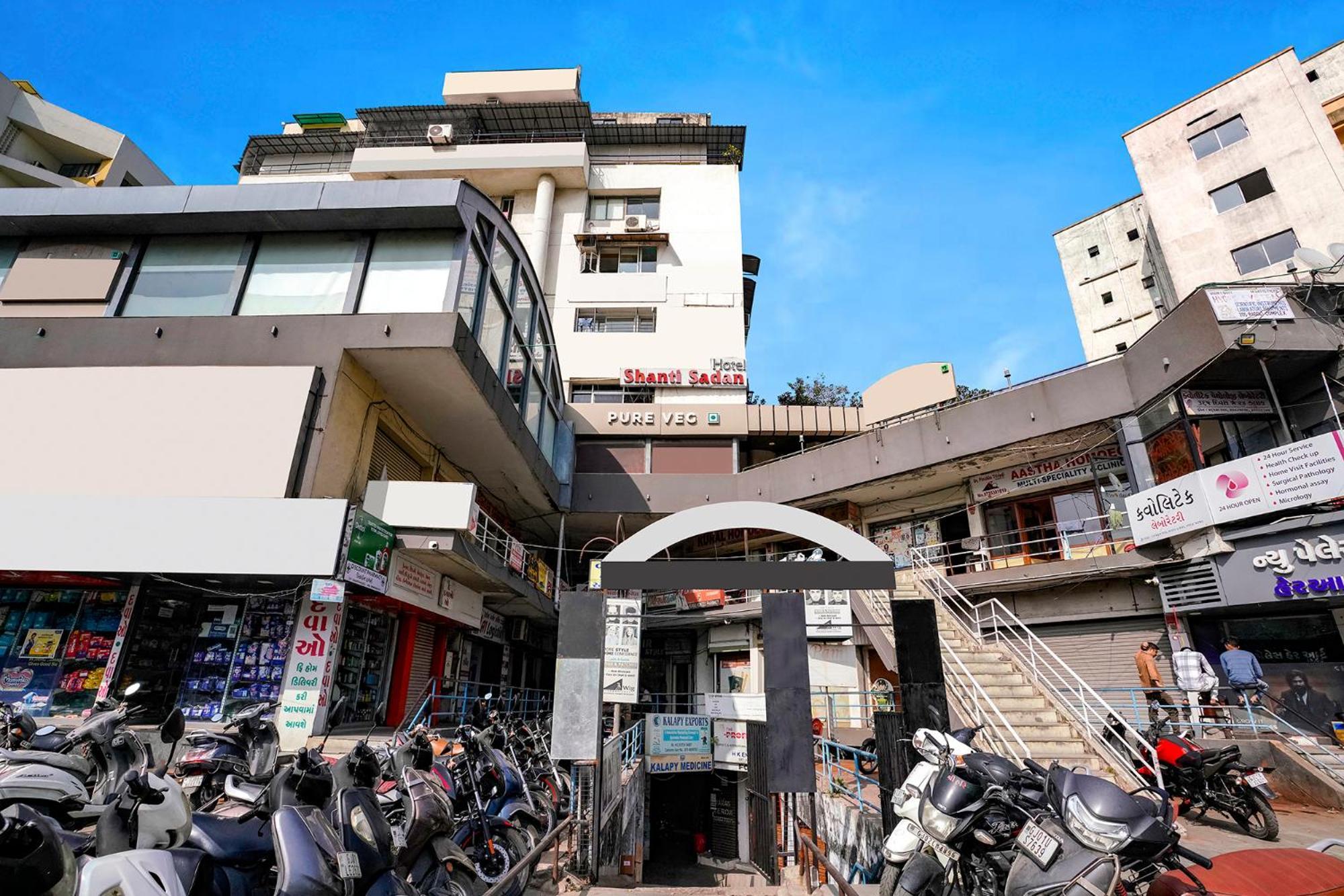 Hotelshantisadan Apartment