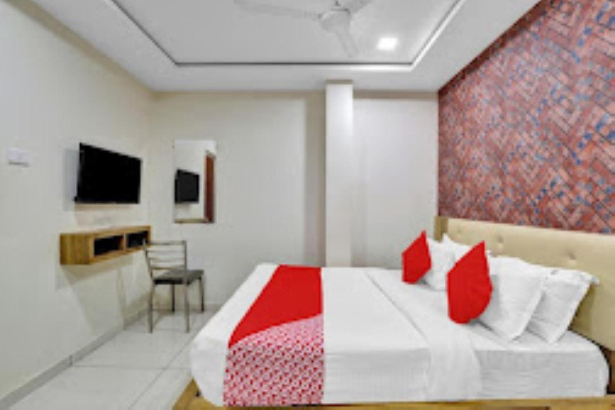 Arsh Hotel 3*