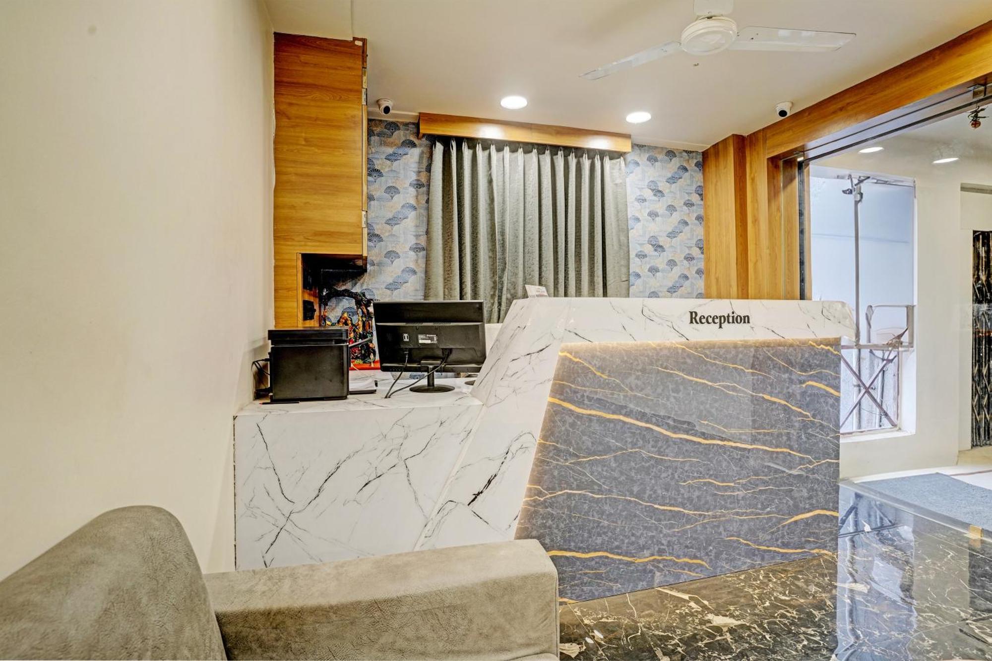Oyo Haari Jayati Hotel
