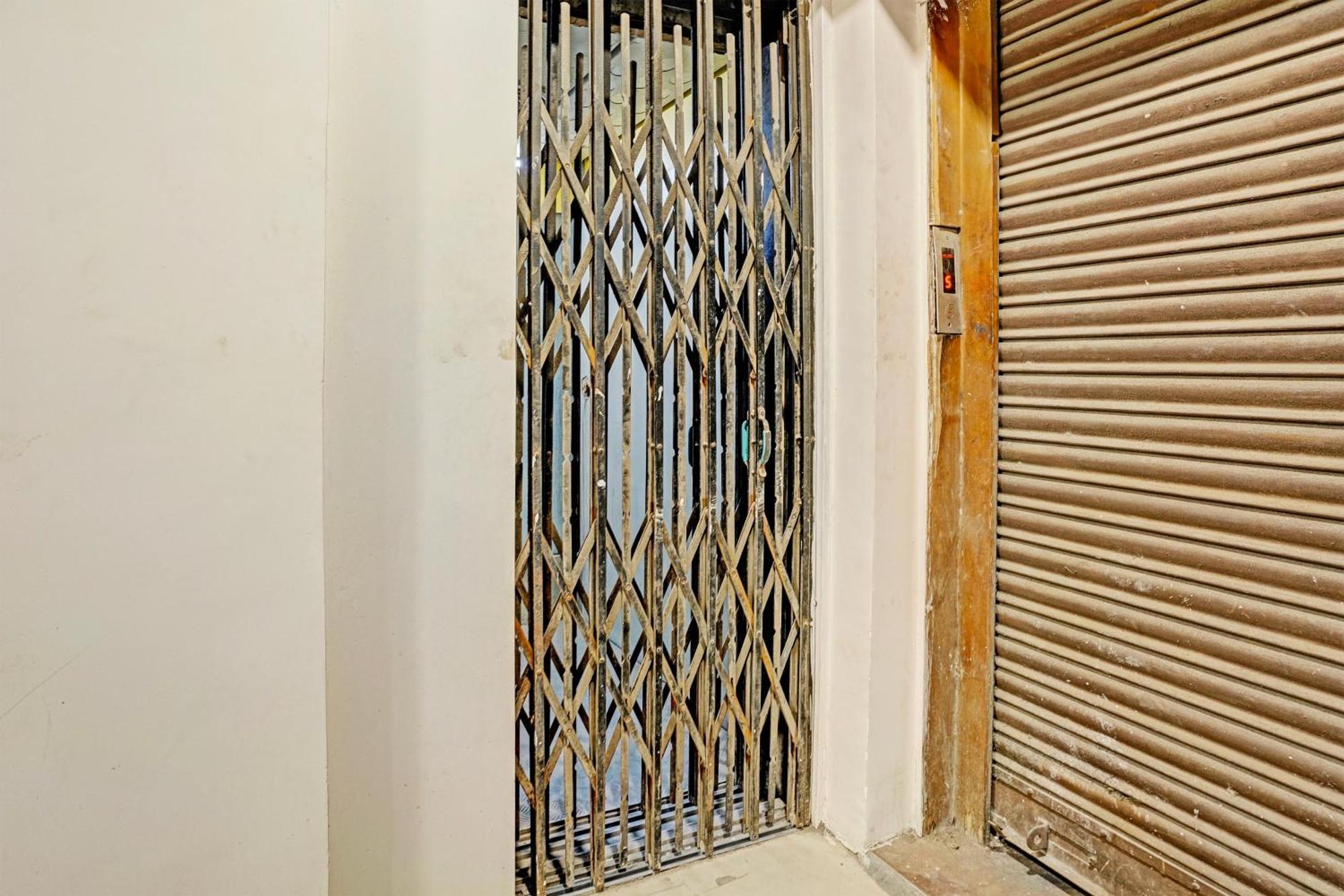 Hotel Oyo Haari Jayati Ahmedabad