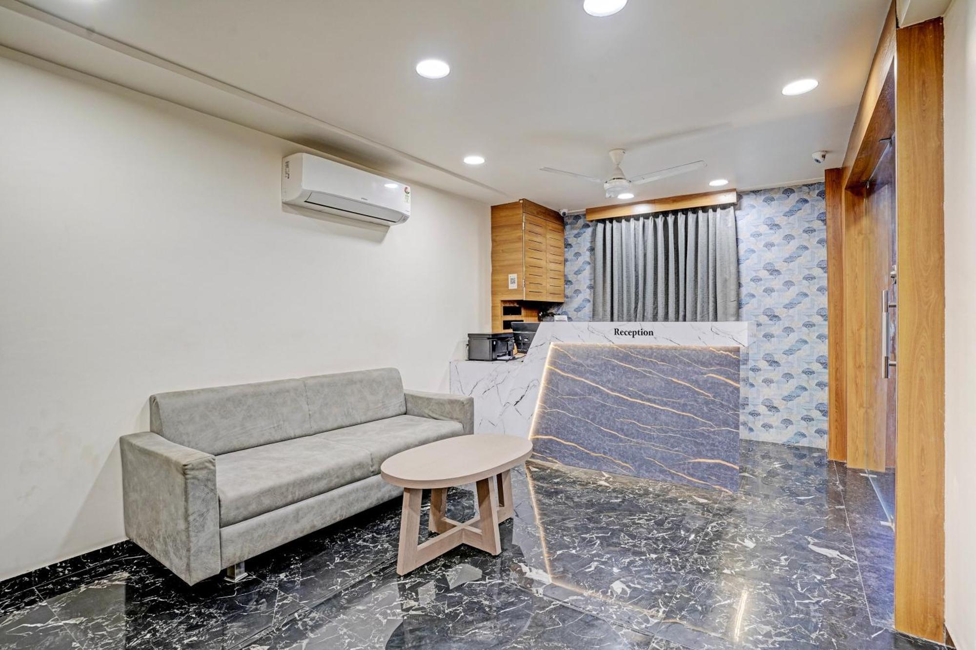 Oyo Haari Jayati Hotel