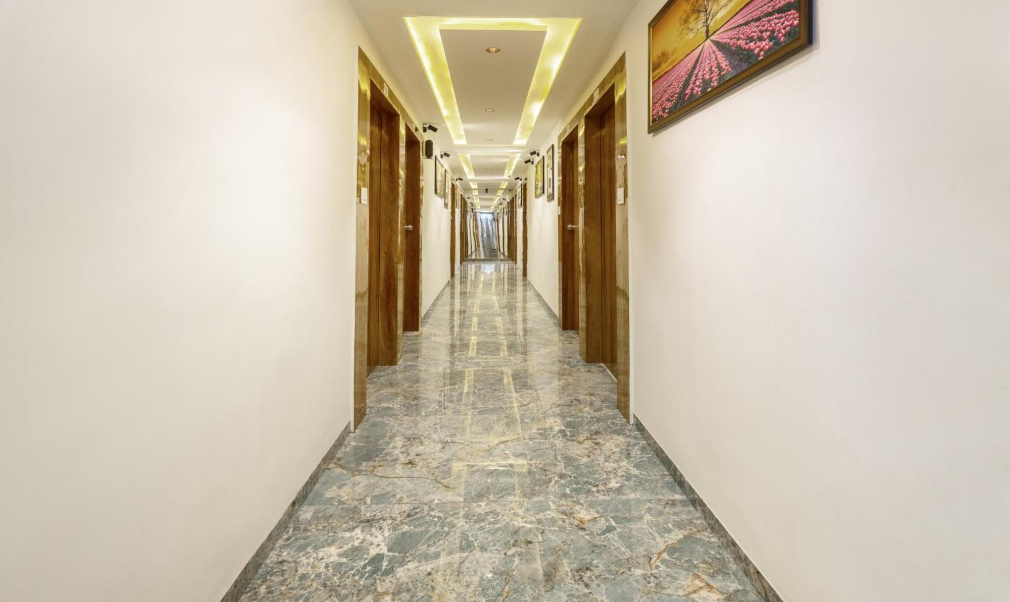 Itsy Signature, Nehru Nagar 3*