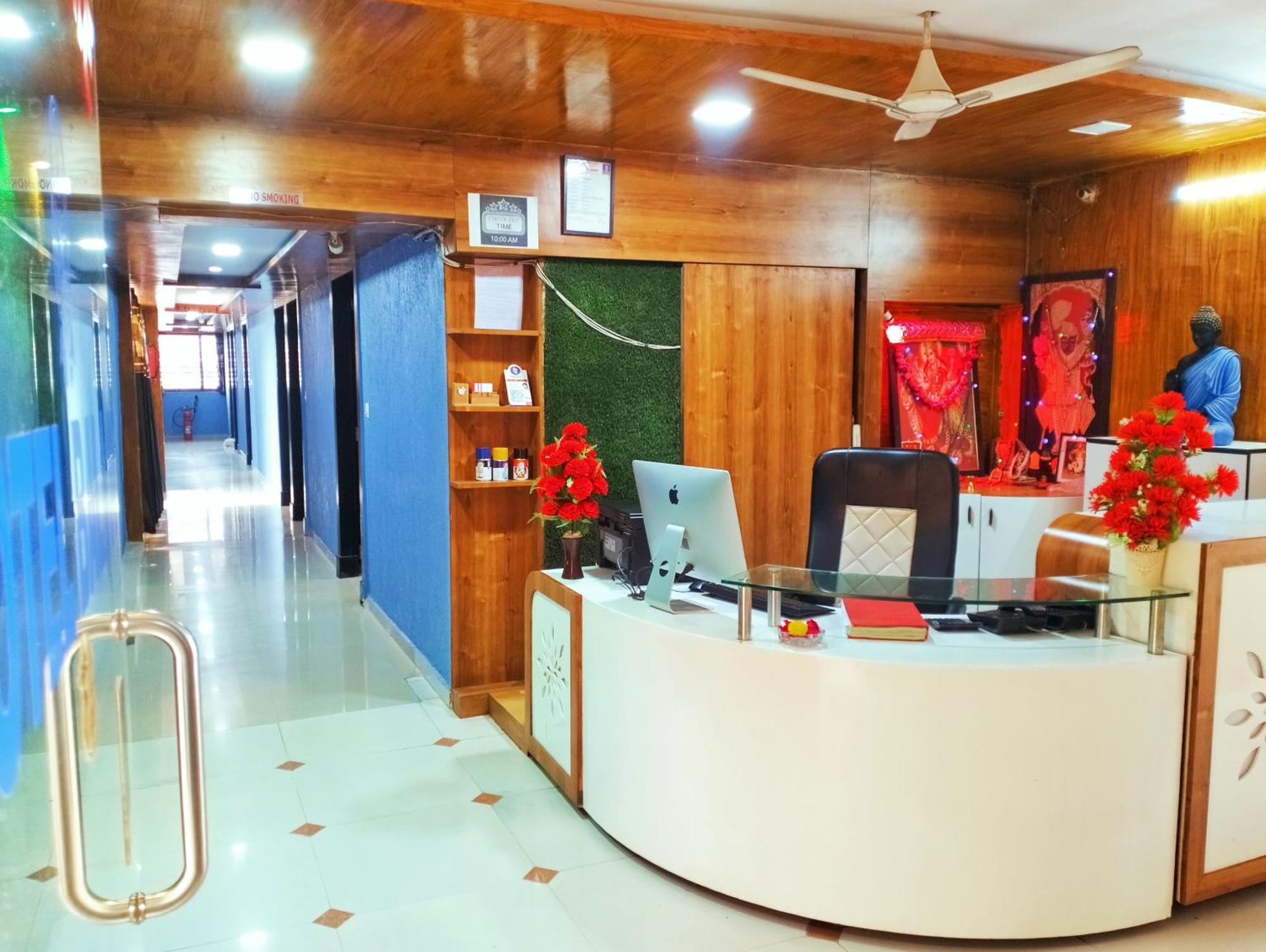 Balaji Hotel *