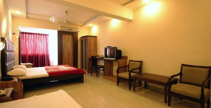 Hotel Maan Residency Satellite Road 3*