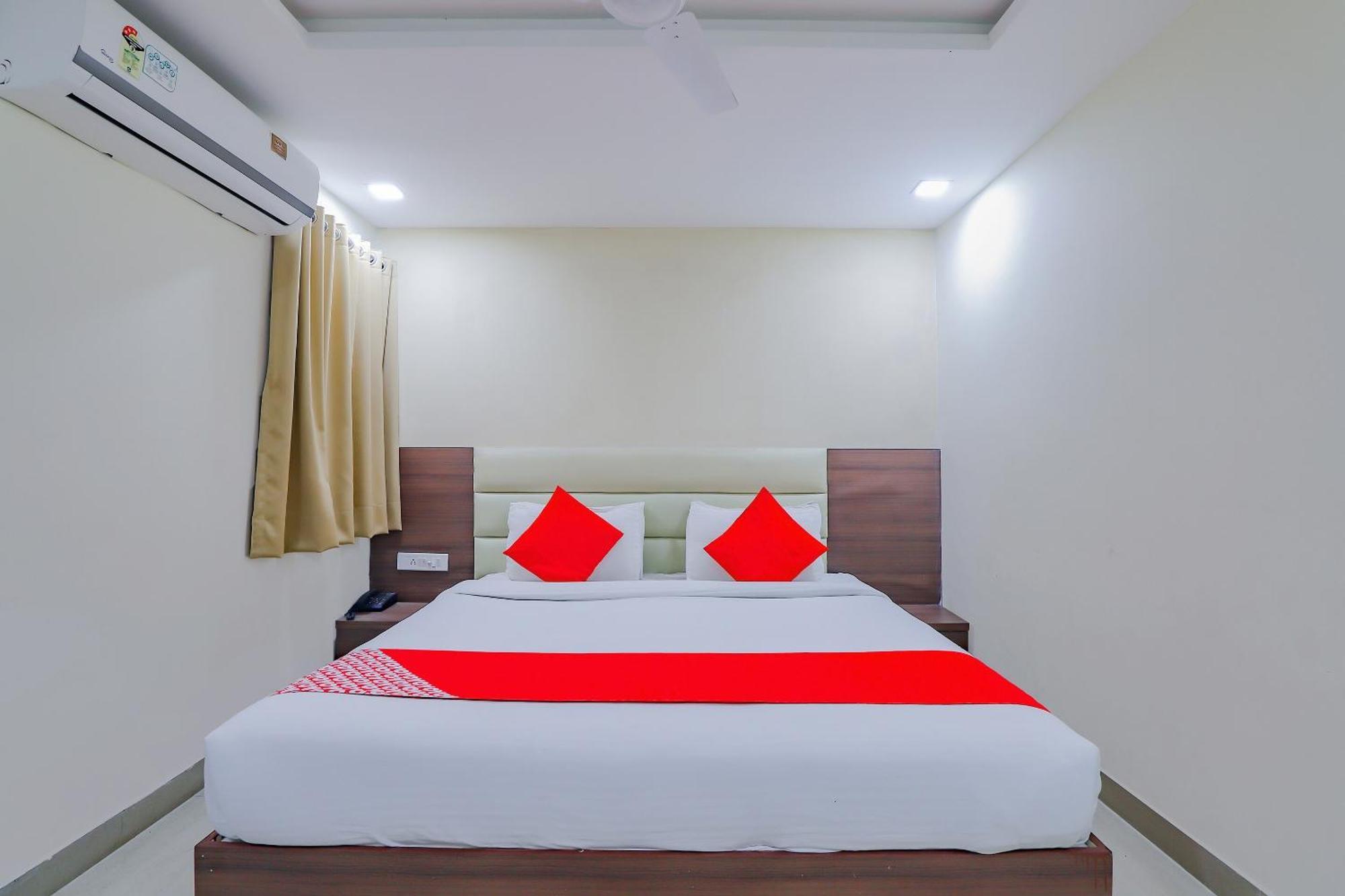 Hotel Hotel O Greenwood Ahmedabad