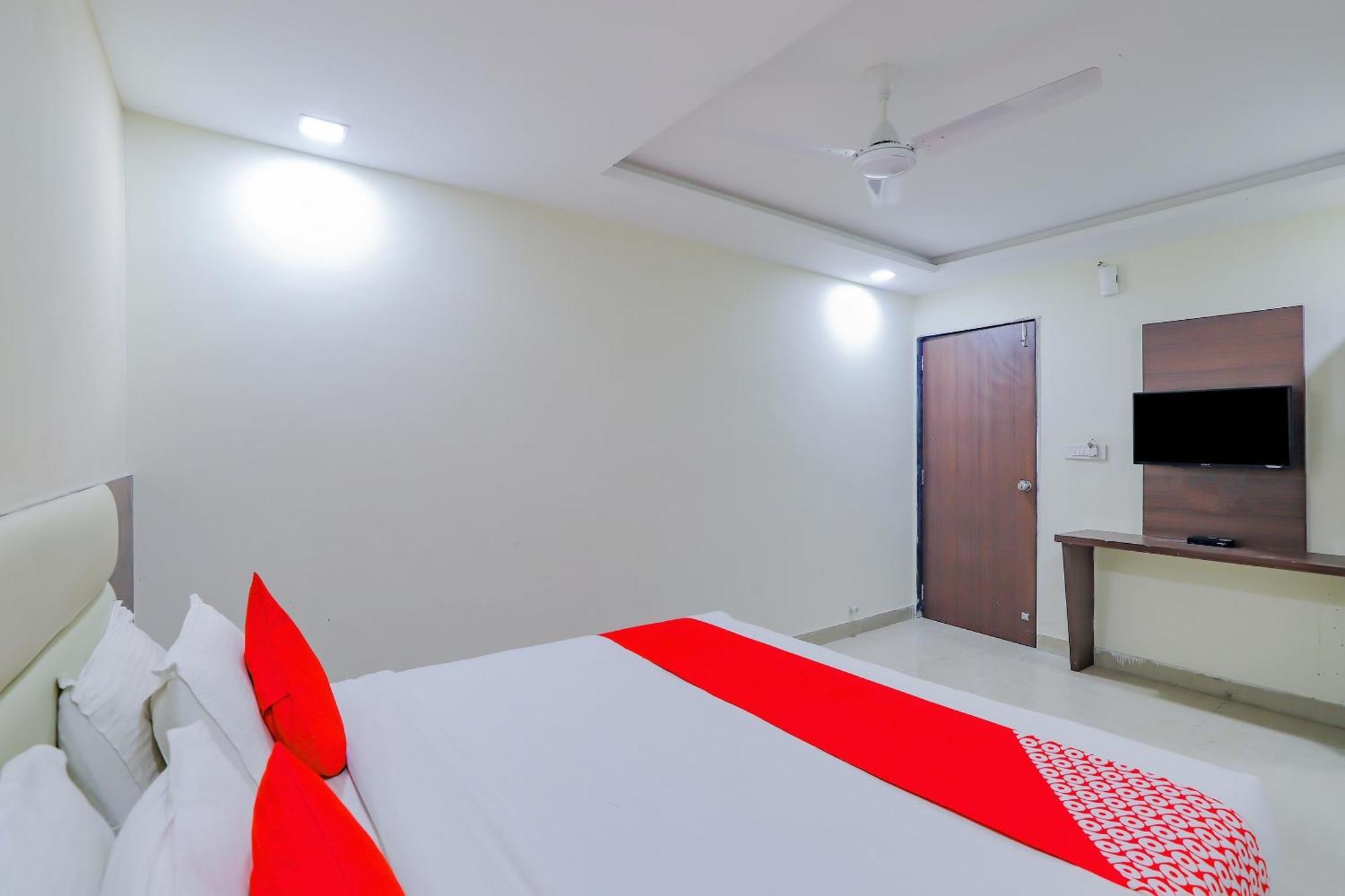 Hotel O Greenwood Hotel Ahmedabad