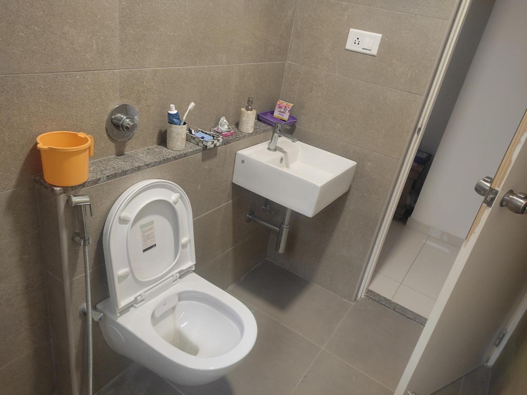 2 Bhk For Business Or Married Couples Only Apartment