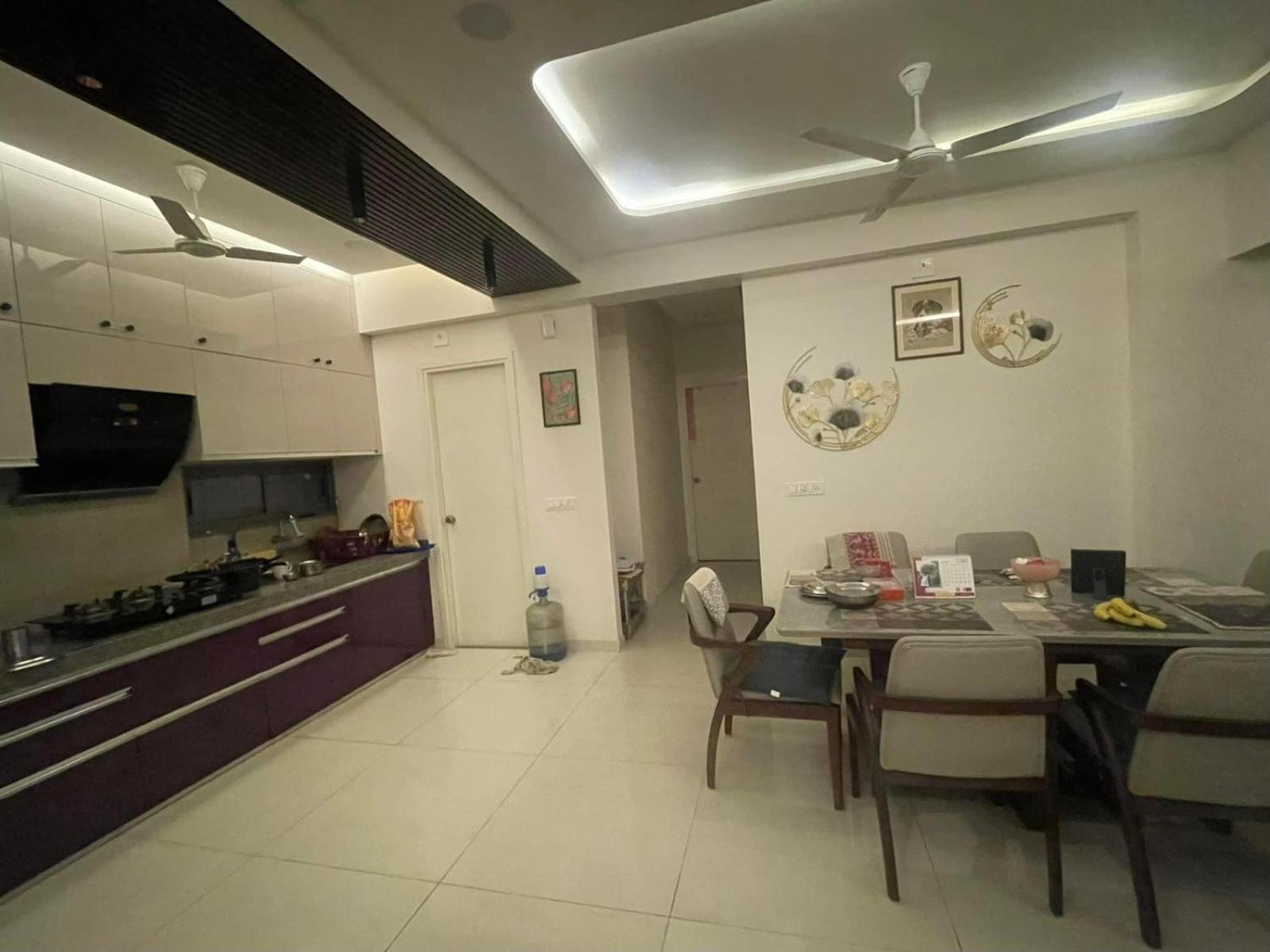 2 Bhk For Business Or Married Couples Only Ahmedabad