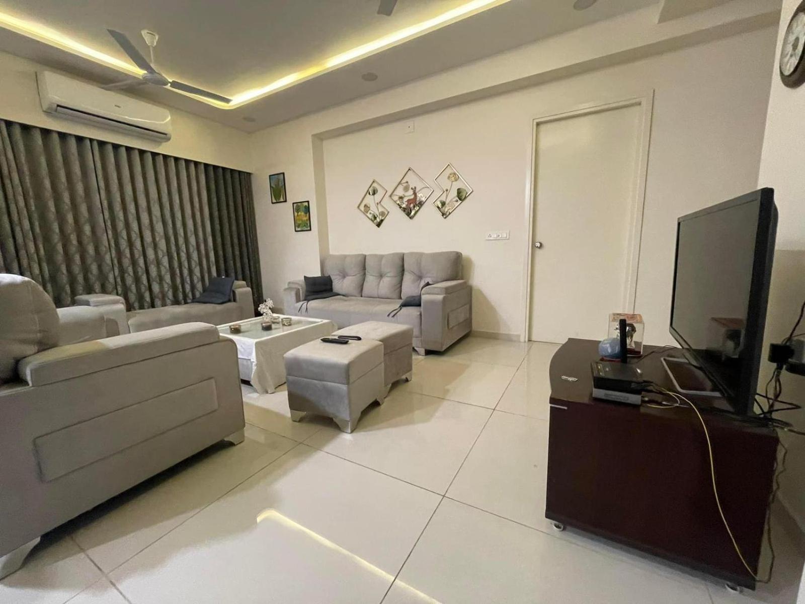 Apartment 2 Bhk For Business Or Married Couples Only