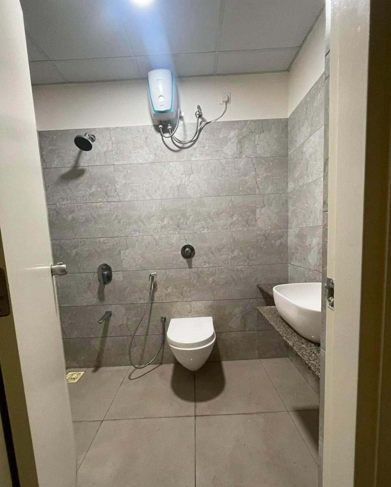 2 Bhk For Business Or Married Couples Only Apartment Ahmedabad