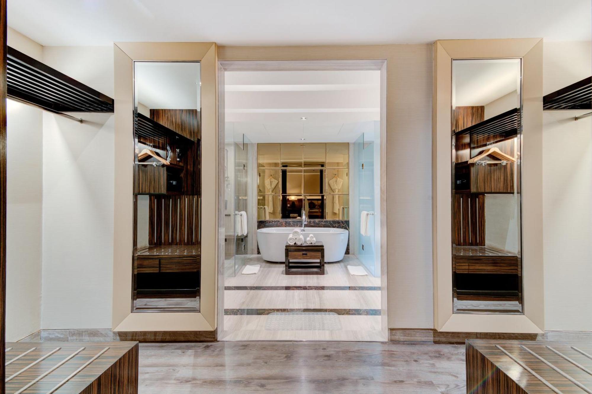 Hyatt 5* Ahmedabad
