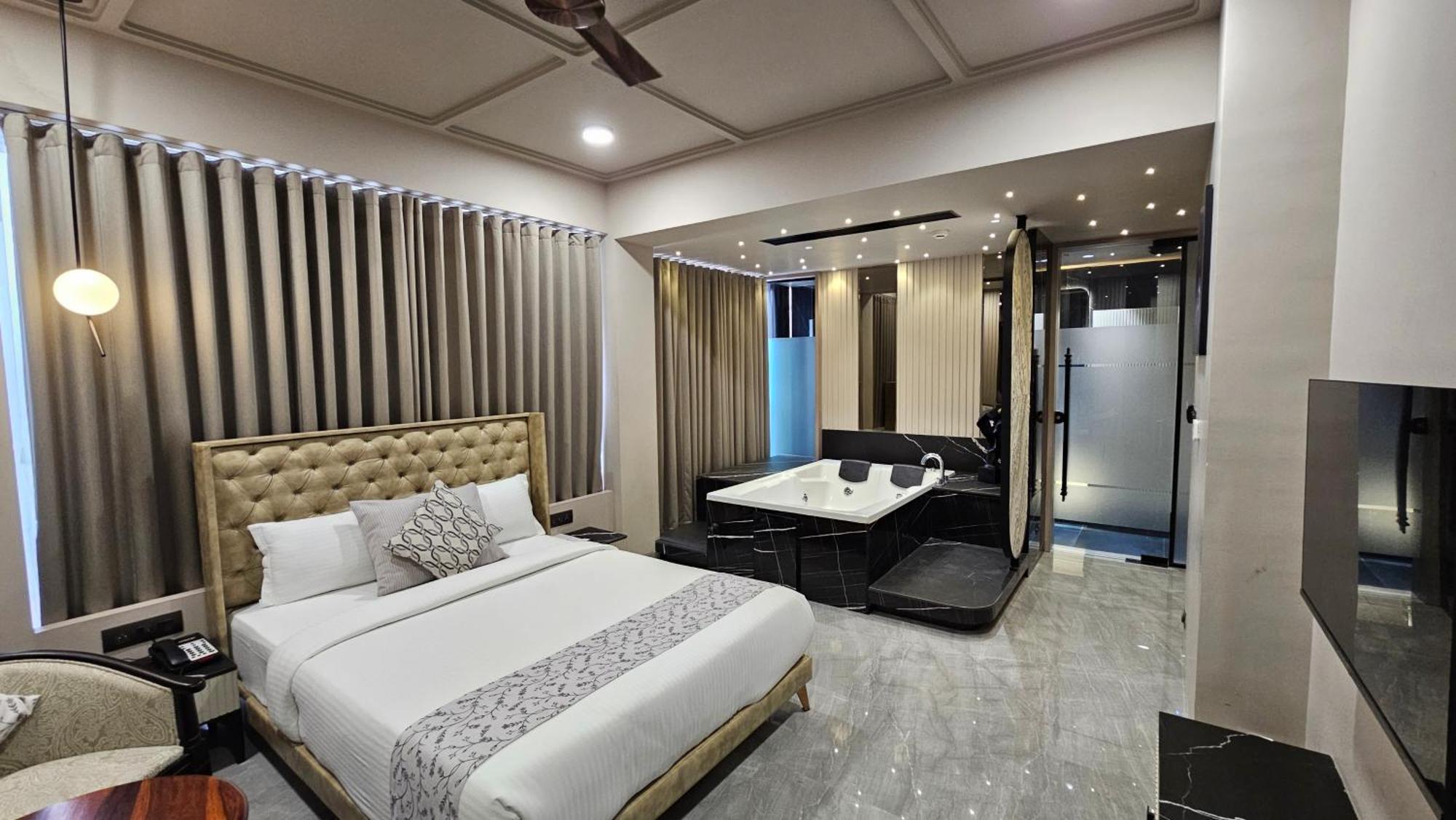 Apricot Motera Hotel
