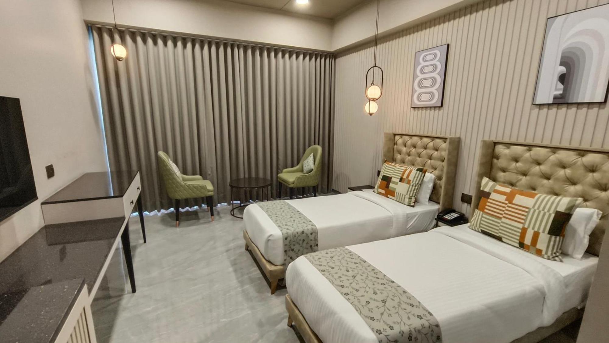 Apricot Motera Hotel