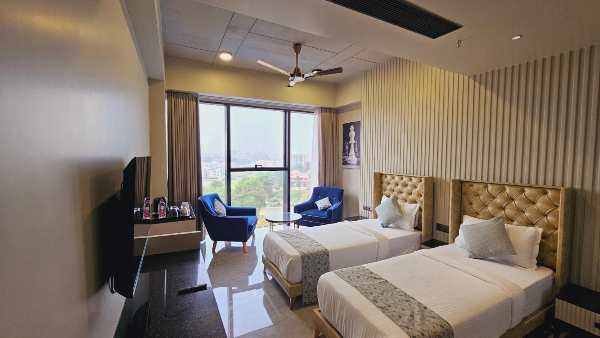 Apricot Motera Hotel 3*